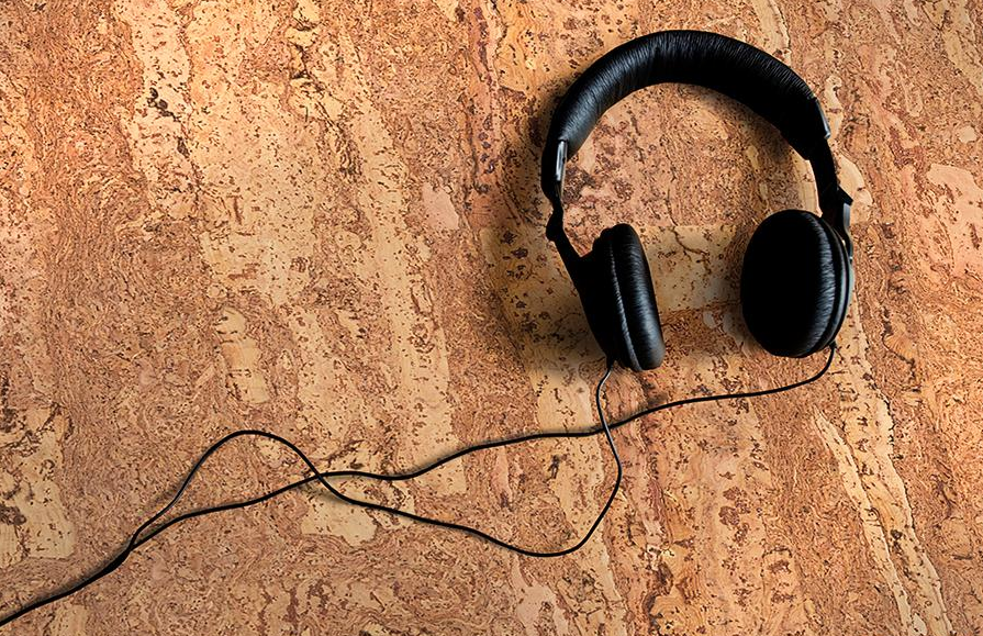 Пробковый пол замковый Corkstyle Natural Cork Comprido 915×305×10,5 фото в интерьере